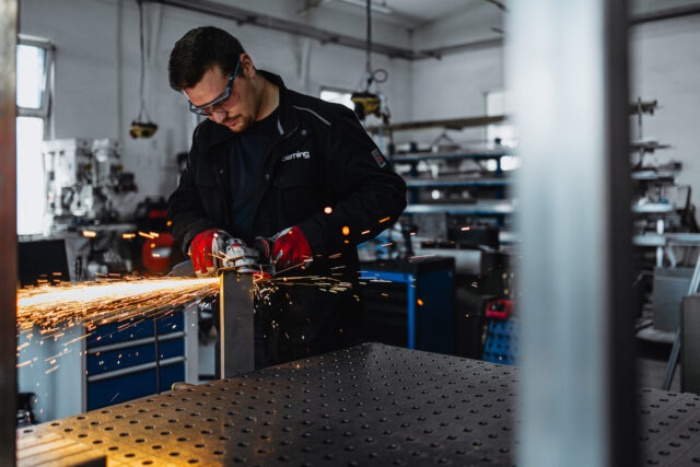 Industriemechaniker bei Schwei&szlig;en