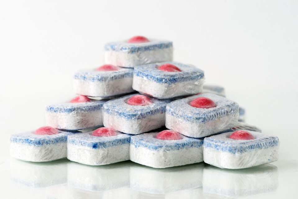 Dishwasher tabs with precisely sleeved, water-soluble Film / Foils
